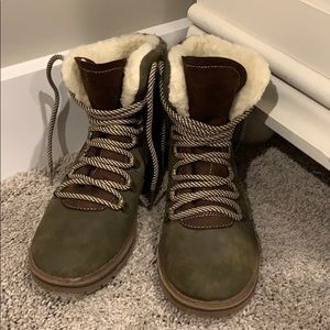 Mossimo Supply Co army green boots (NEW)